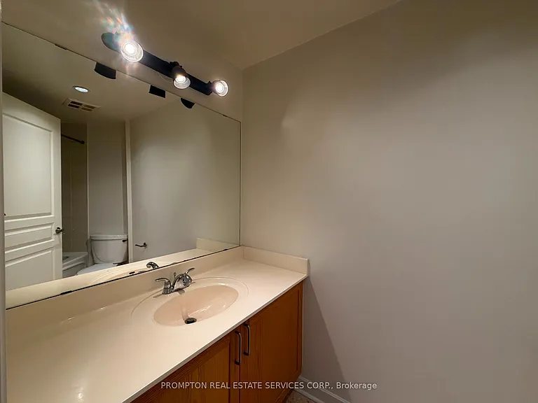 438 Richmond St W #1107 — Photo 11