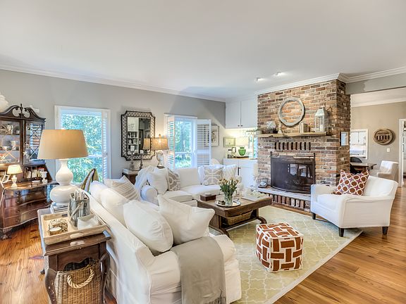 5th image of 3443 Lakeshore Dr