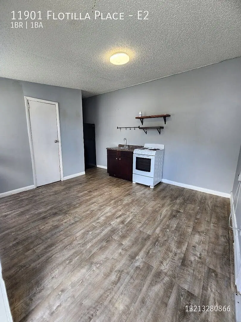 1/1 in West Boca Raton in a mobile home — Photo 2
