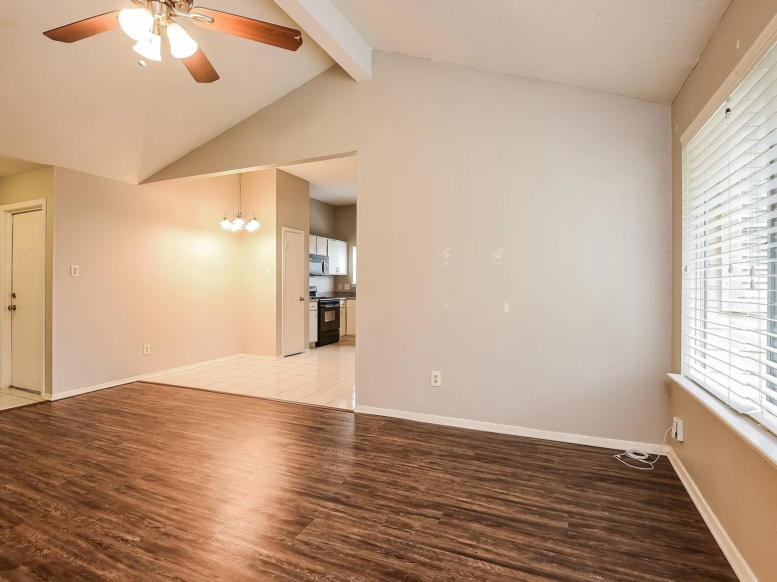 3 bed, 2.0 bath, 1106 sqft, $1,720 — Photo 4