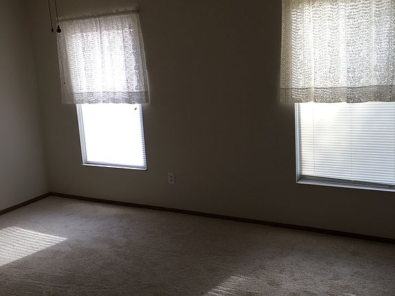 3rd image of 1349 Dexter Dr E