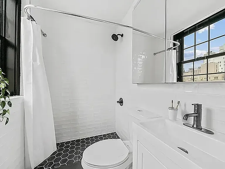 25 E 67th St #12B — Photo 4