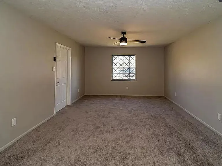 2712 Seattle Ave — Photo 9