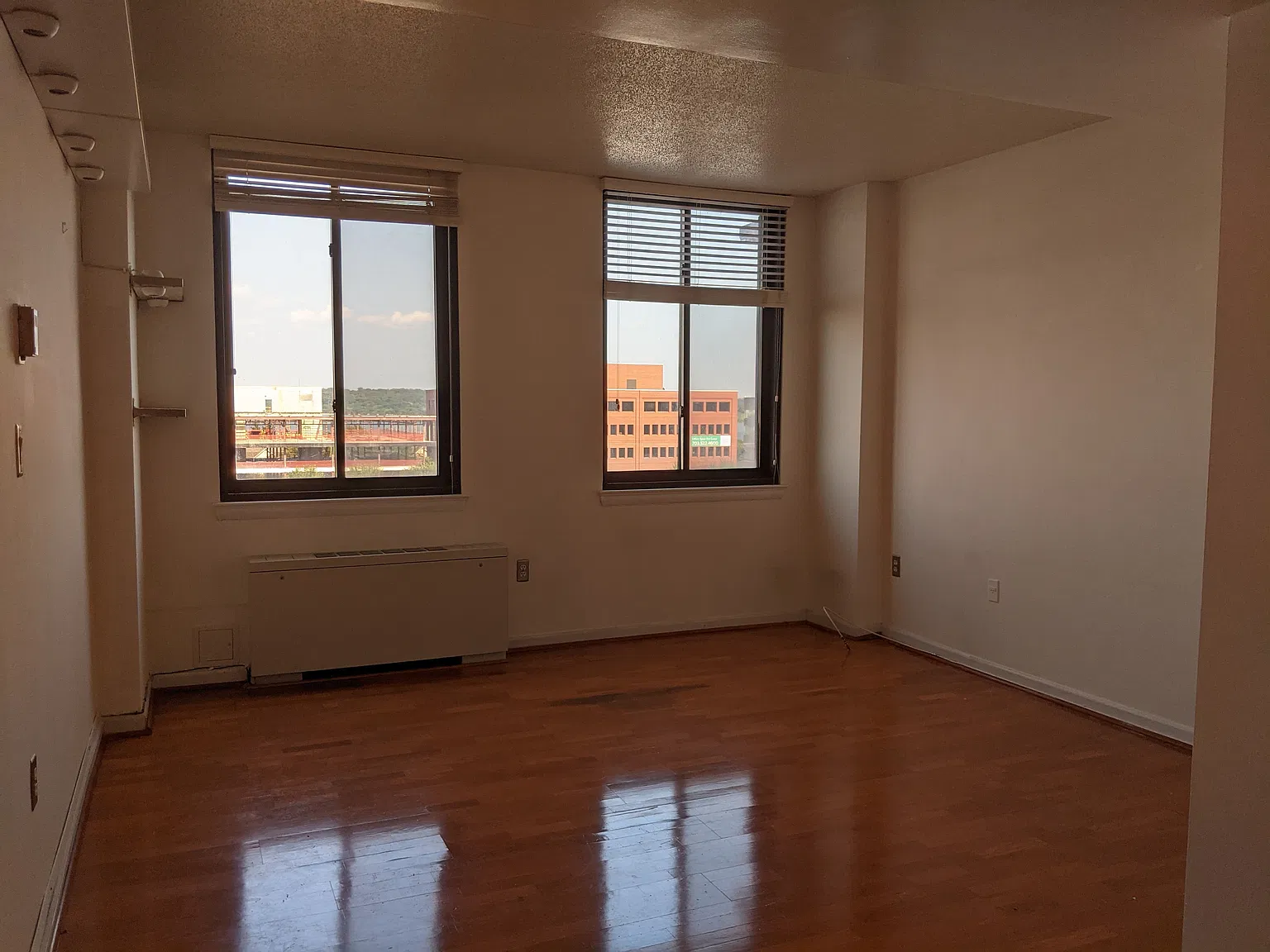 Studio, 384 sqft, $1,400 — Photo 3