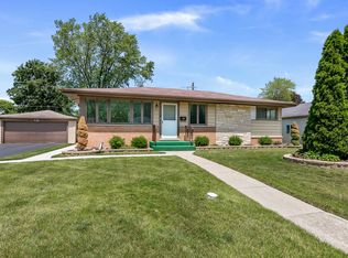 434 E Palmer Ave, Addison, IL 60101