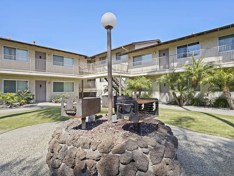 Stonehedge Apartments — Photo 6