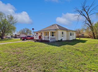 1023 N 10th Ave E, Newton, IA 50208