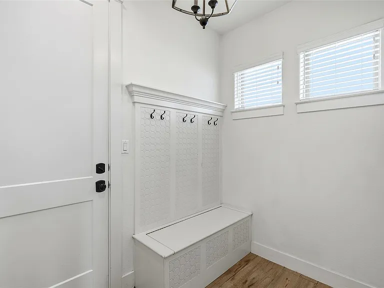 70 Santa Maria St — Photo 17