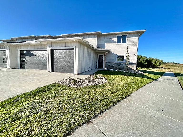 5525 W Liberator Cir — Photo 2