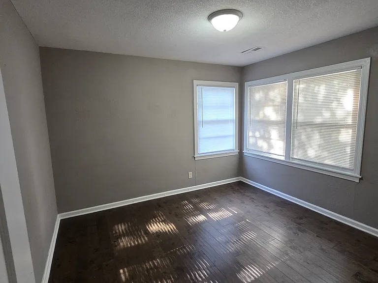 324 N Gordon Ave — Photo 6