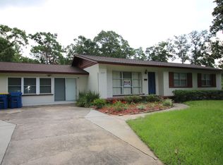 1527 Holly Oaks Lake Rd E, Jacksonville, FL 32225
