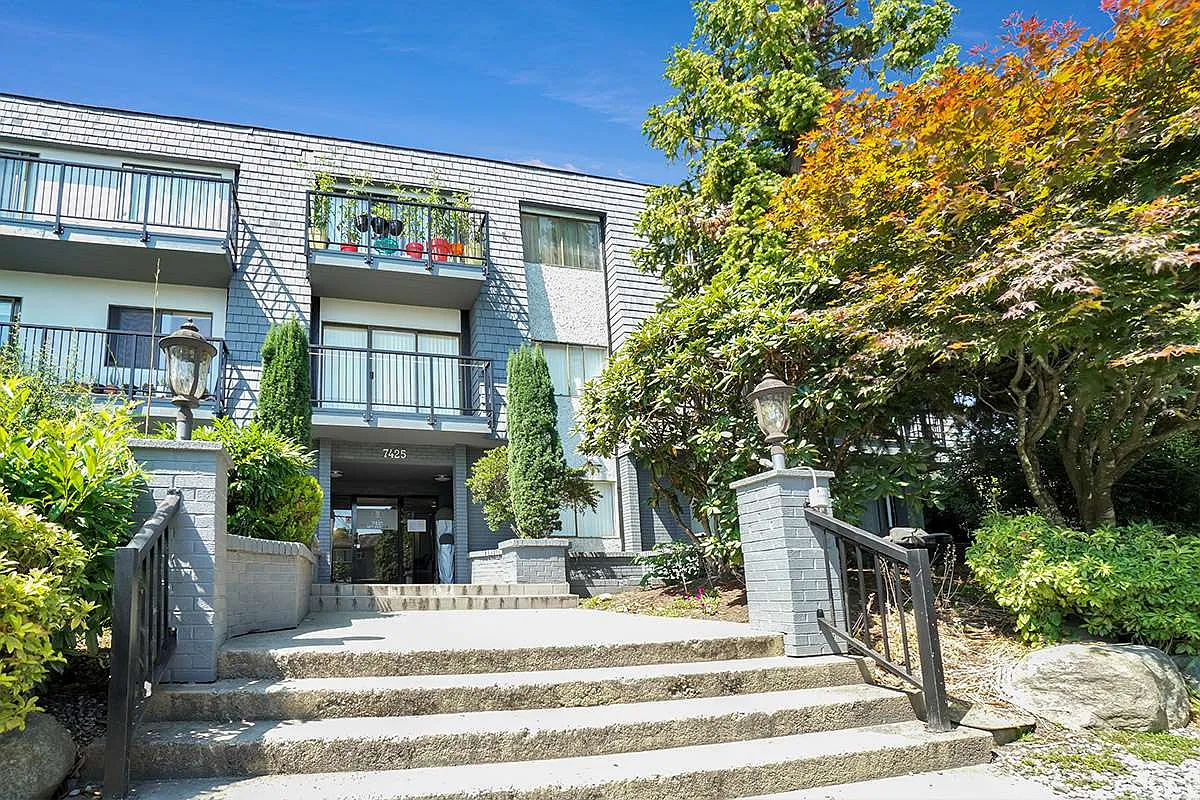 Chateau Delon Apartments — Photo 4