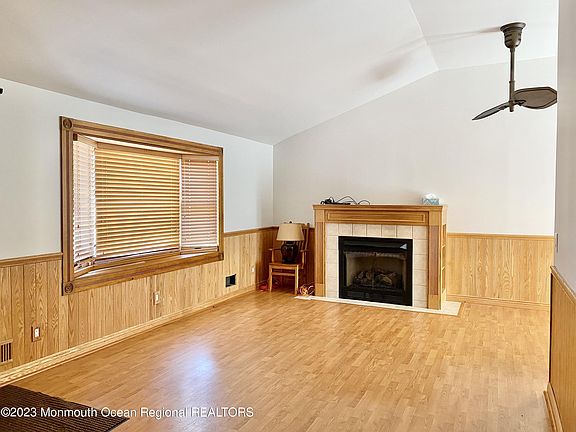 5th image of 1045 Seaman Avenue