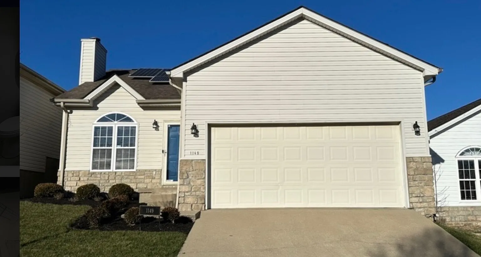 3 bed, 1374 sqft, $2,070 — Photo 2