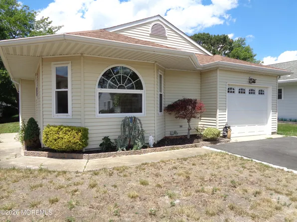 30 Oakengates Drive, Toms River, NJ 08757