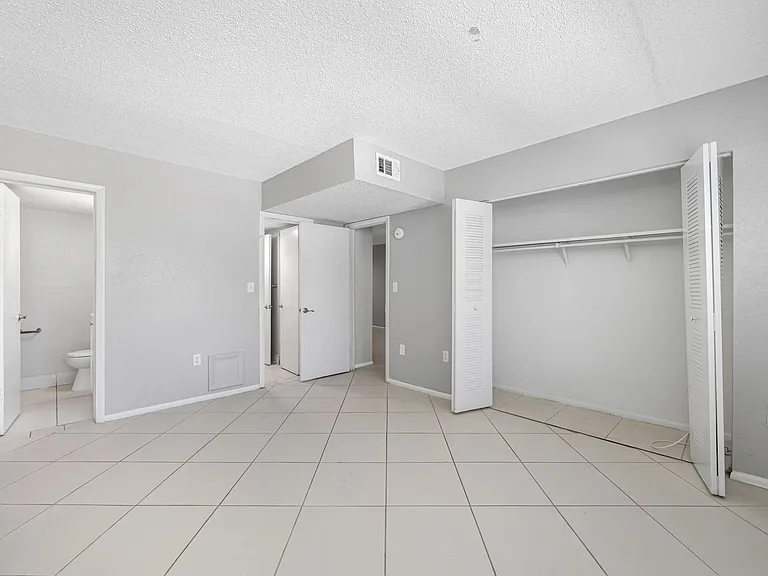 KC Flats Apartments — Photo 50