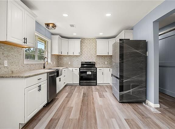 3rd image of 107 Cardinal Loop Rd