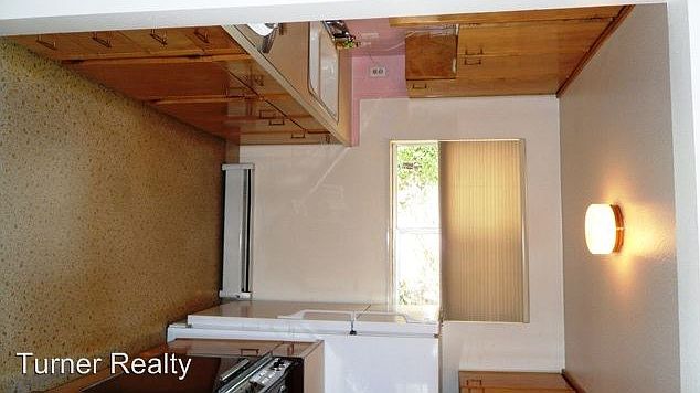 2nd image of 713 Collyer St APT F