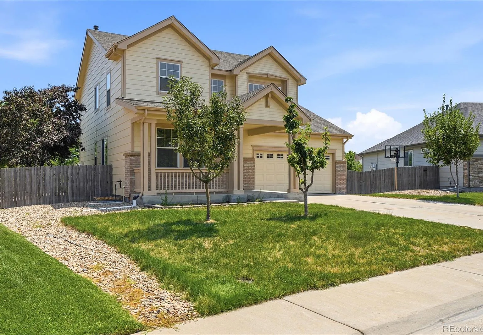 4 bed, 2.5 bath, 2249 sqft, $3,050 — Photo 3