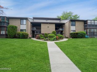 40 Meadow Green Cir UNIT B, Manalapan, NJ 07726