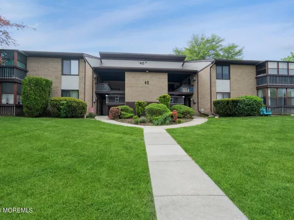 40 Meadow Green Circle #B, Manalapan, NJ 07726