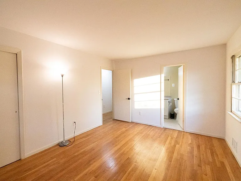 138 Grant Ave — Photo 9