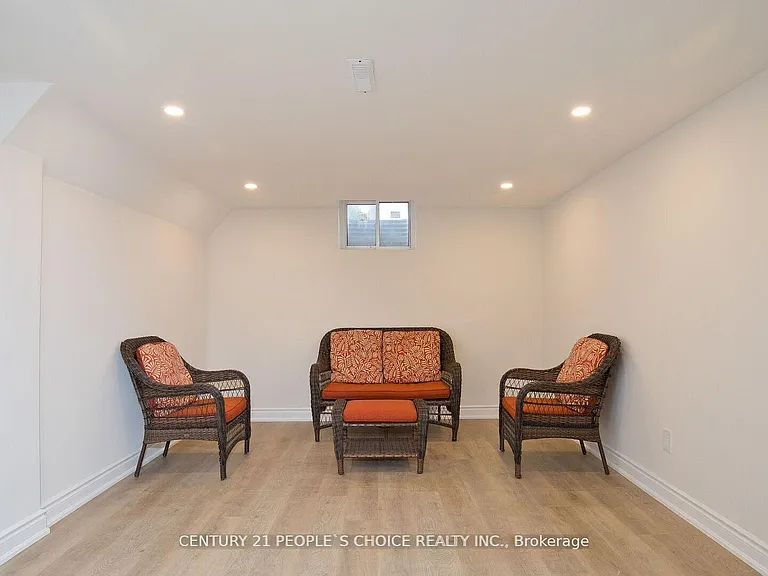 2 Betteridge Ln W — Photo 10