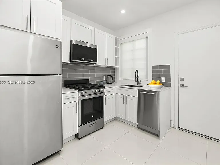 733 Michigan Ave #6 — Photo 9