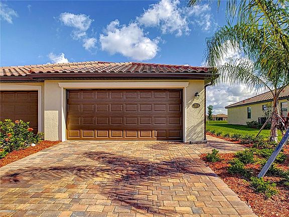 3rd image of 12516 Garibaldi Ln