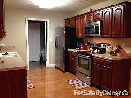 Kitchen
						:
						New appliances!