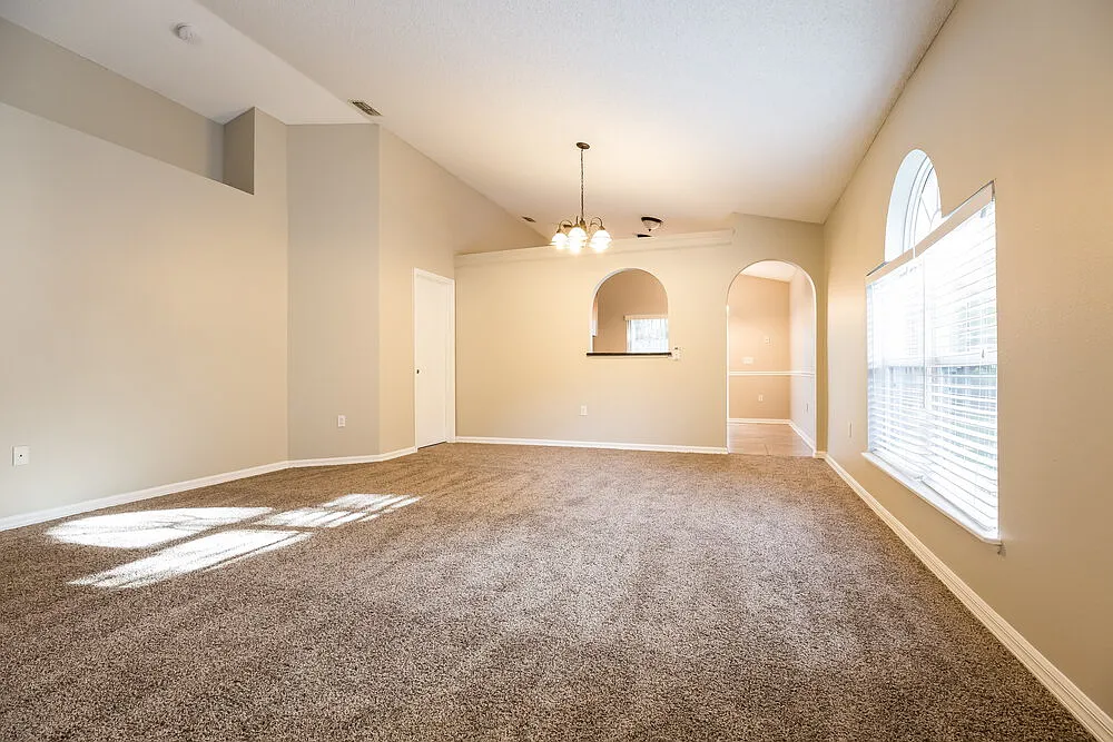 3 bed, 2.0 bath, 1292 sqft, $2,180 — Photo 3