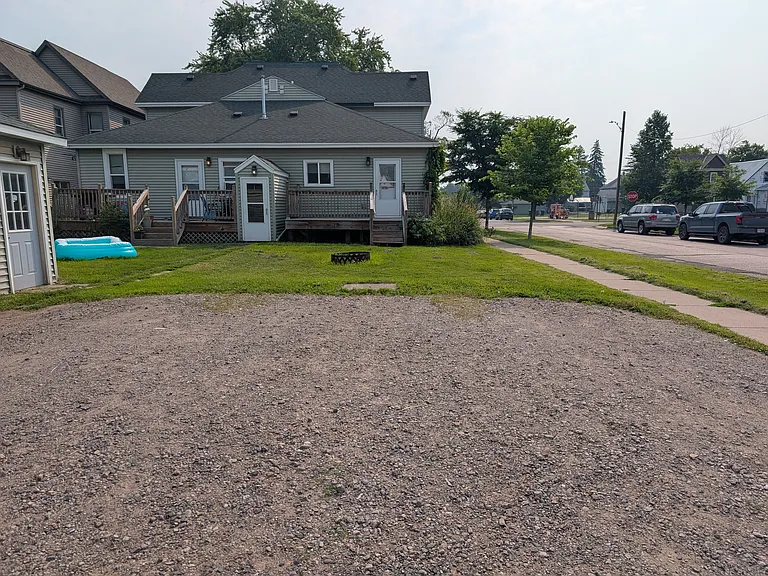 1727 Hughitt Ave — Photo 4