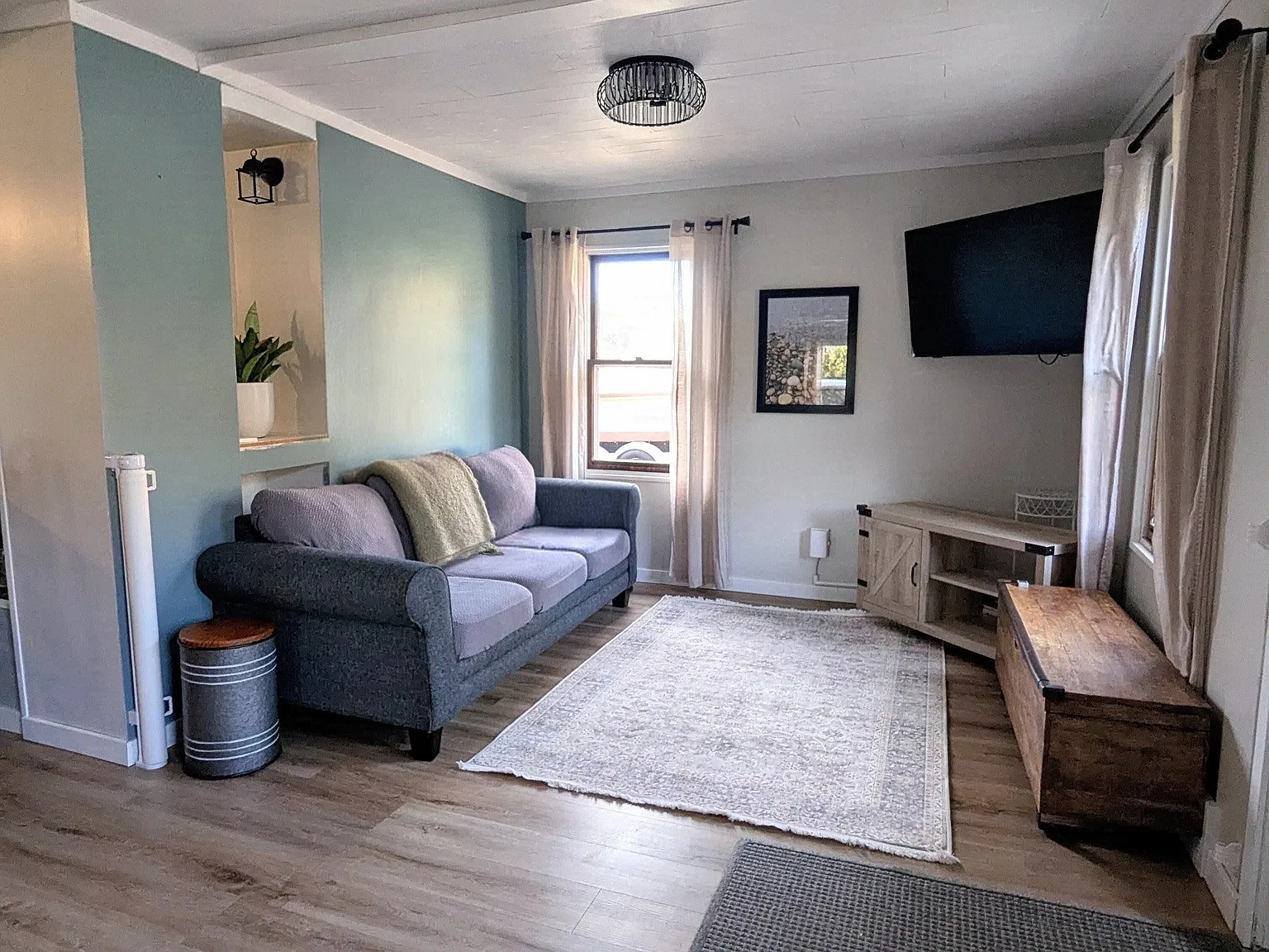 2 bed, 902 sqft, $1,650 — Photo 2