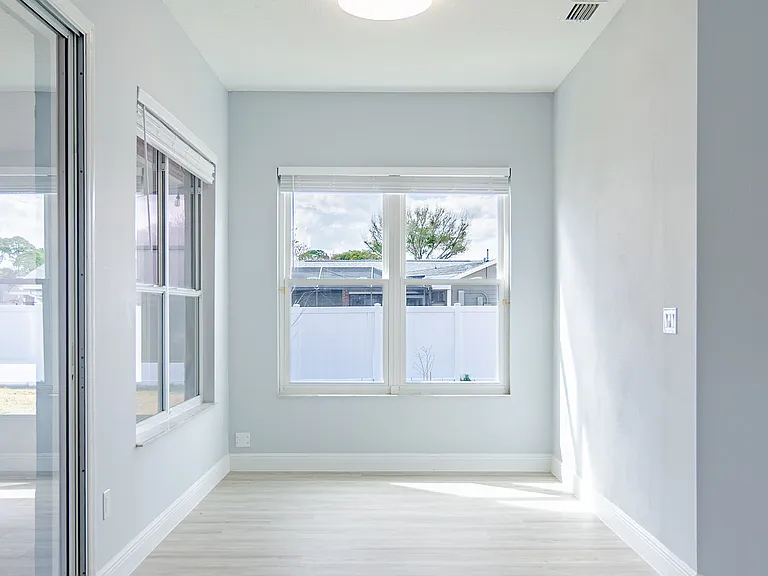 868 Huntington St NE — Photo 35
