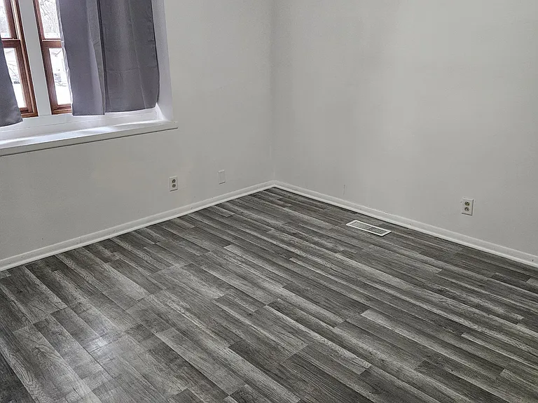1030 E Shawnee Ave — Photo 9