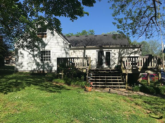 4th image of 209 Lind St