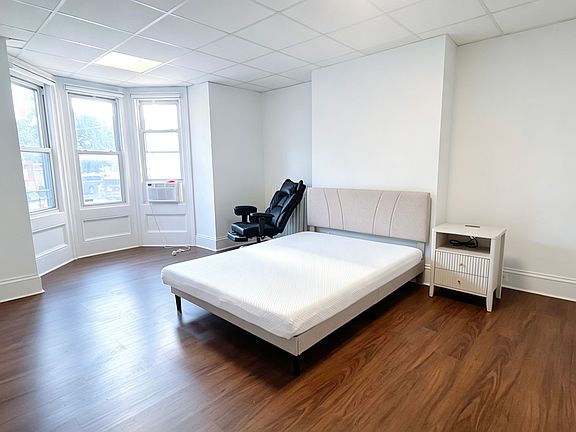3rd image of 110 Grant Ave Floor 1