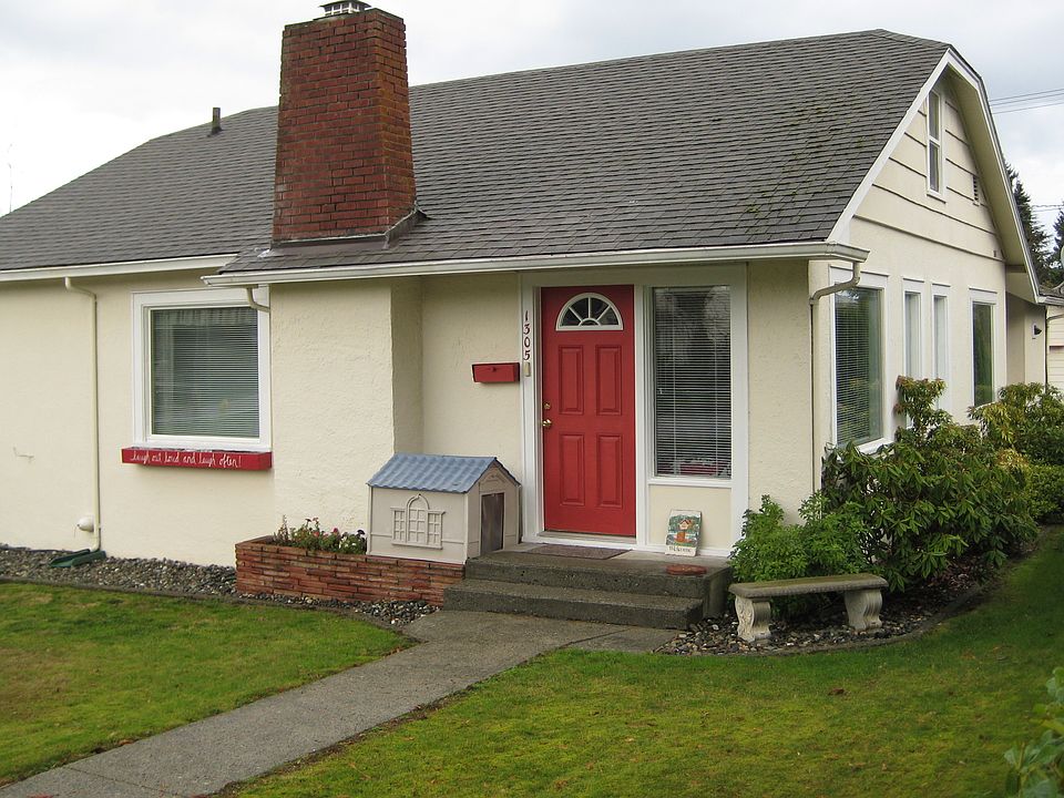 Front view of house & yard.