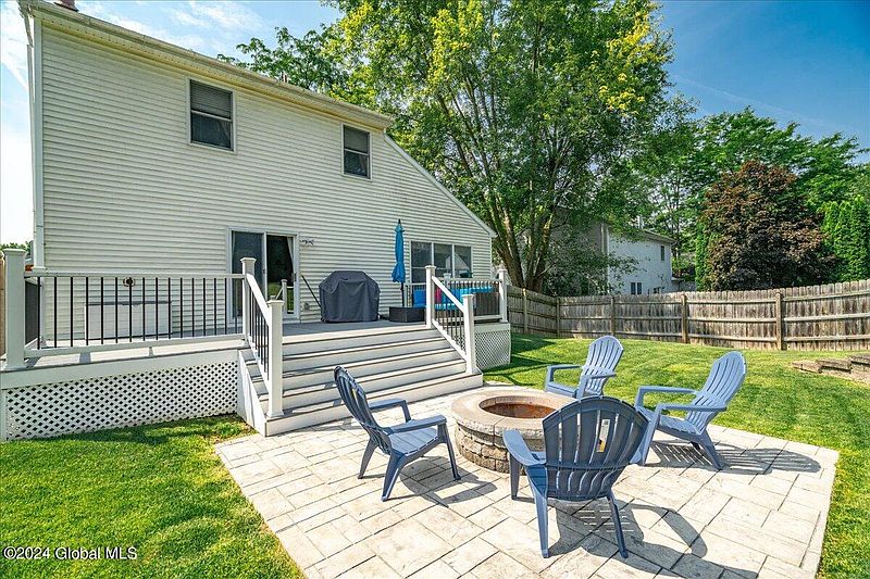5th image of 30 Mapleridge Avenue