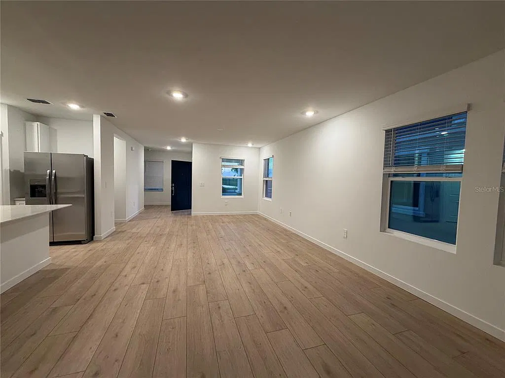 4 bed, 2.5 bath, 2088 sqft, $2,490 — Photo 4