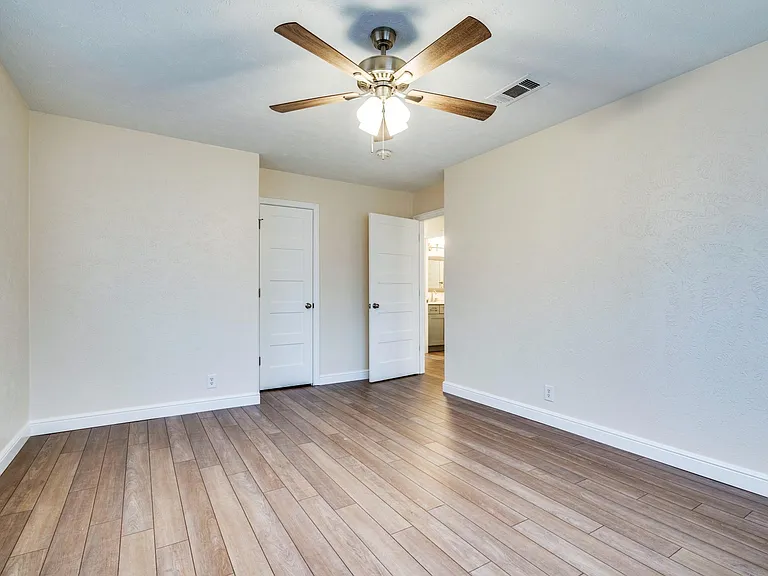 1619 Chisolm Trl — Photo 15