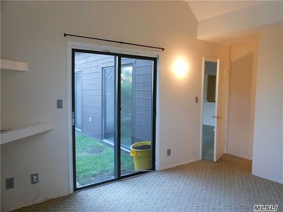 4th image of 170 Southgate Cir