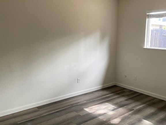 3rd image of 3427 Viking St