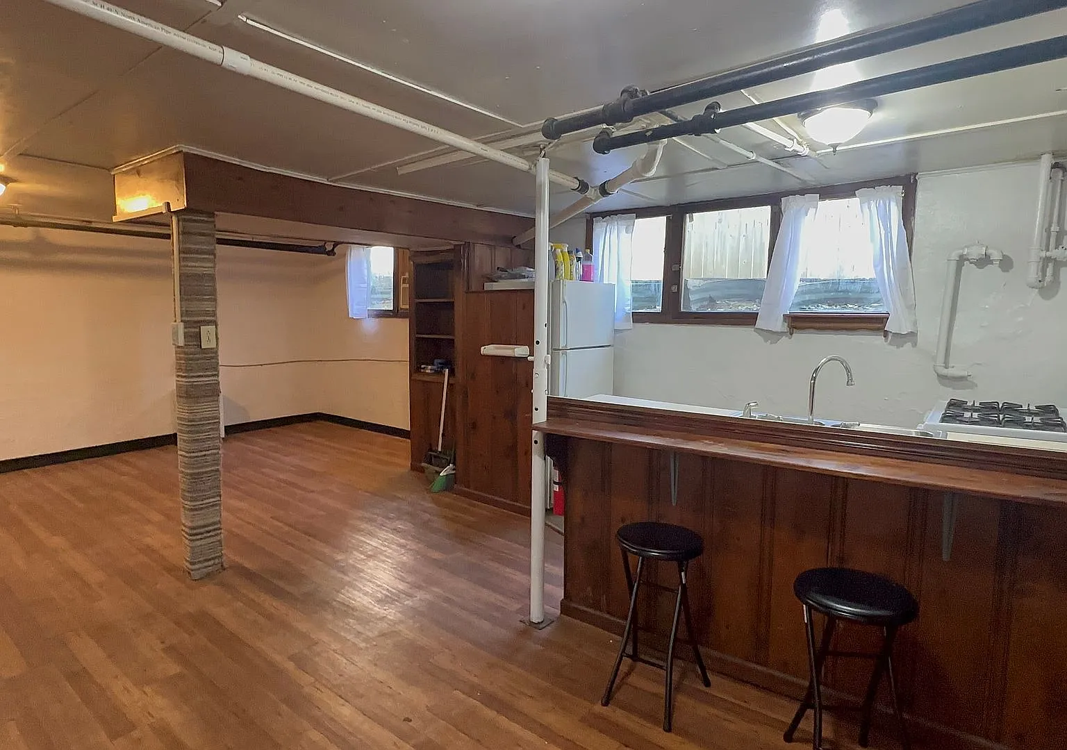 109 E Stewart Rd — Photo 3