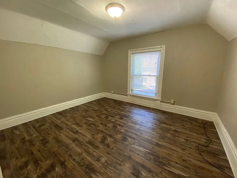 652 Chatham NW — Photo 7