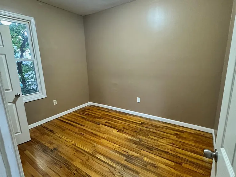 27 Alexander St — Photo 10