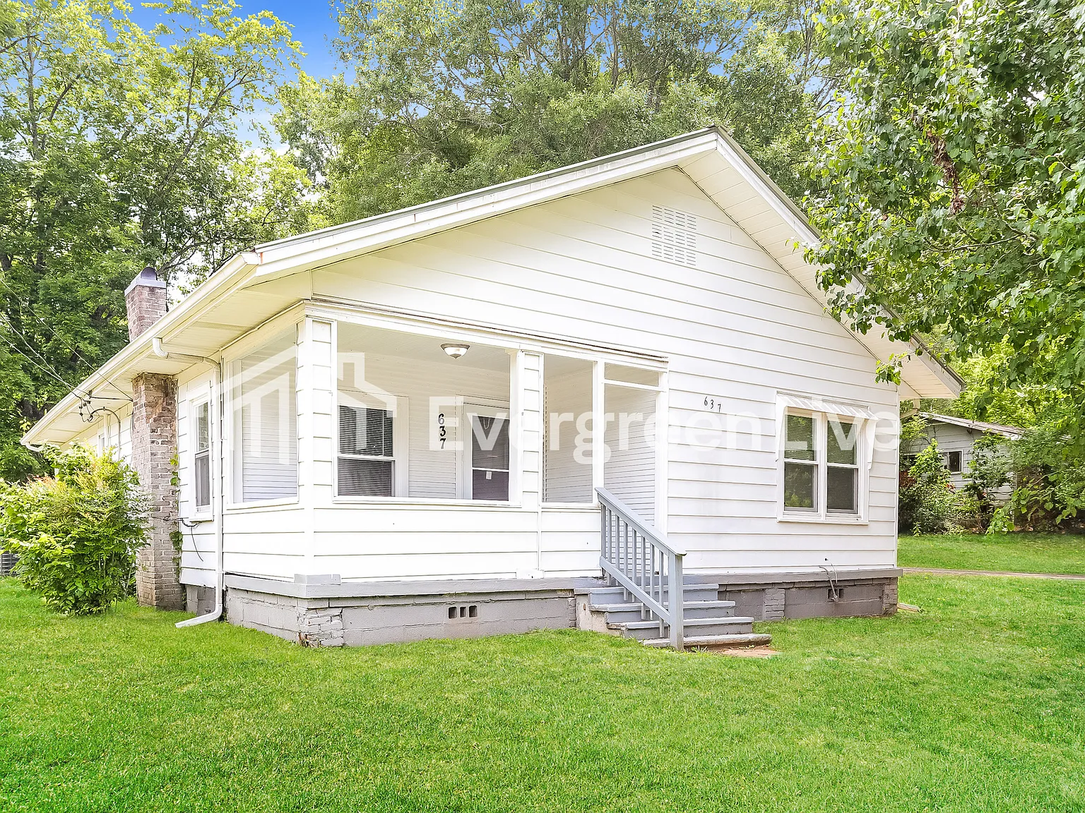 3 bed, 1.0 bath, 1130 sqft, $1,045 — Photo 2