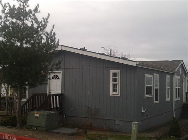 933 SW Livingston place