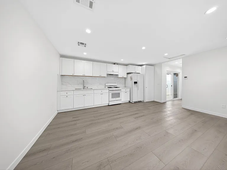1316 1/2 Carlton Dr — Photo 6