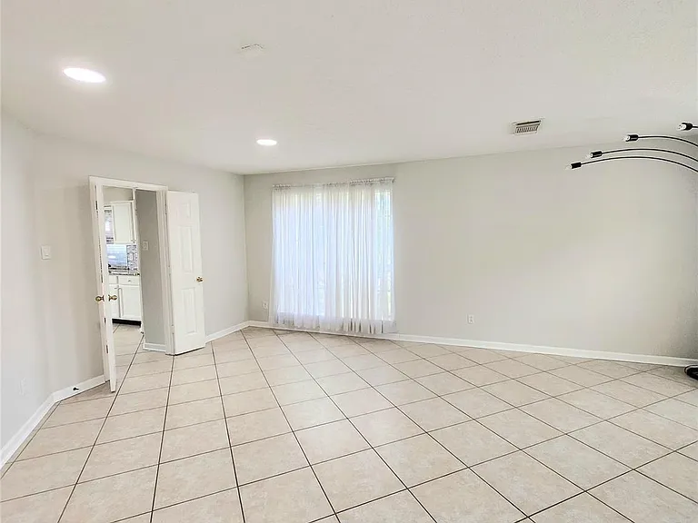 14335 Berrington Dr — Photo 24